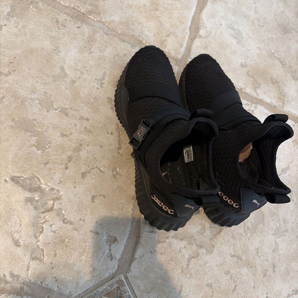 Women's PUMA Defy Selena Gomez X Mid Sneaker Shoe Black. Size 8.5